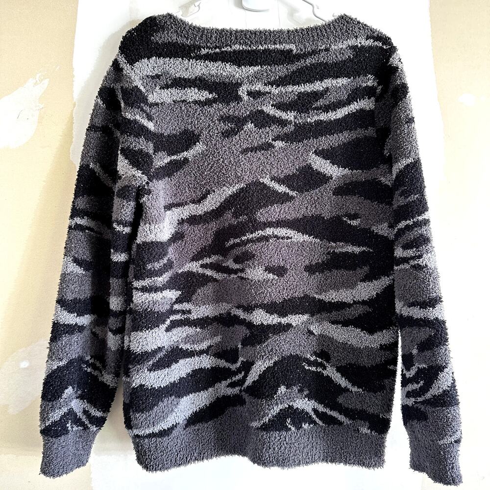 Barefoot Dreams CozyChic Seaside Sweater Crew Pullover Camo Black Gray Medium - Picture 5 of 5